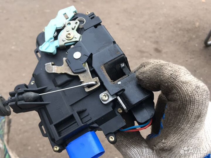 Замок передней правой двери VAG 3D2837016