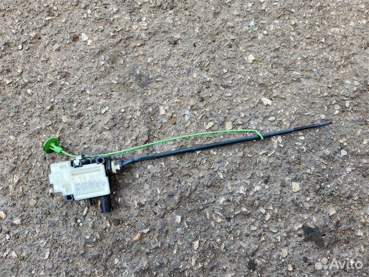 Активатор лючка бензобака Bmw X5 E70 N62B48B 2012