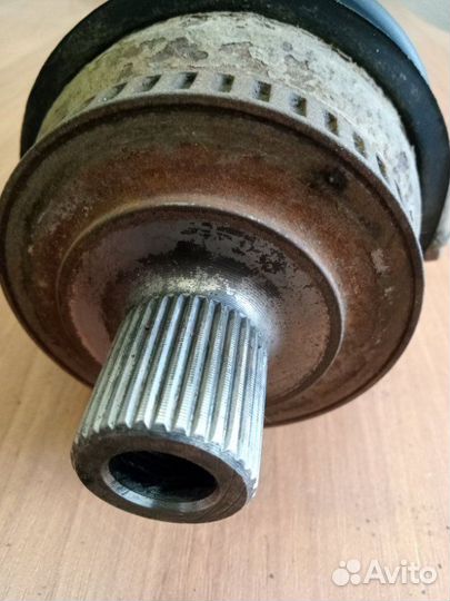 Полуось передний левый Volkswagen Passat B5 седан