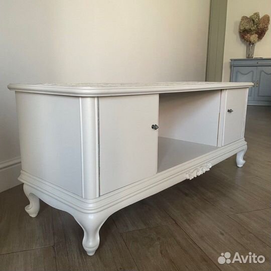 Тумба под тв из массива дерева