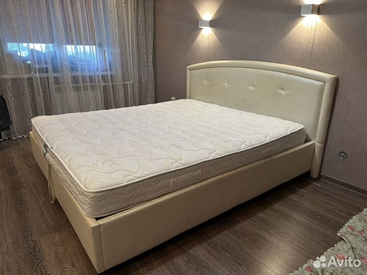 Кровать двуспальная