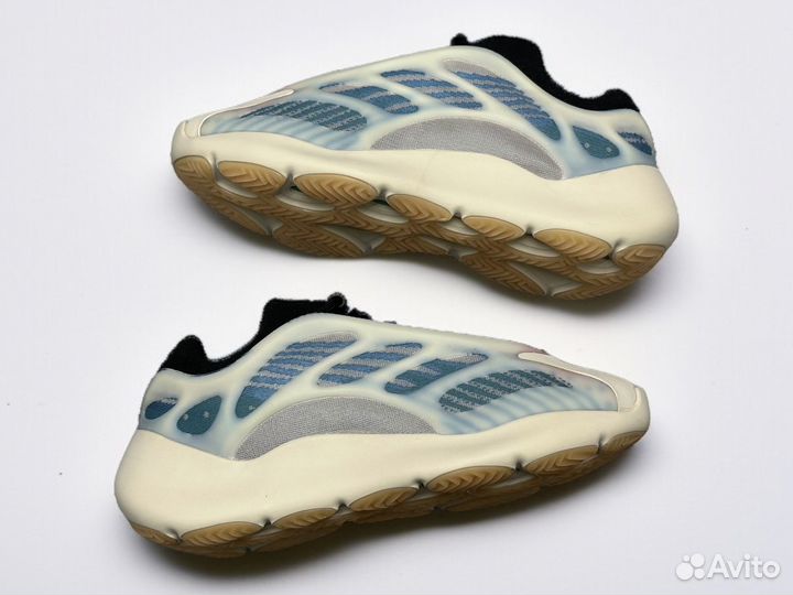 Кроссовки Adidas yeezy boost 700 v3