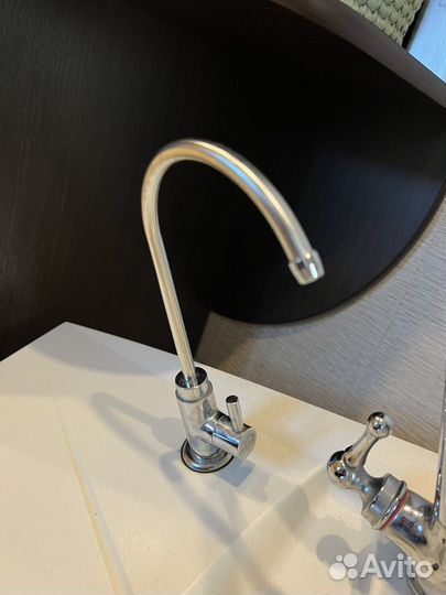 Кухонная мойка Franke с кранами Mark и Geyser