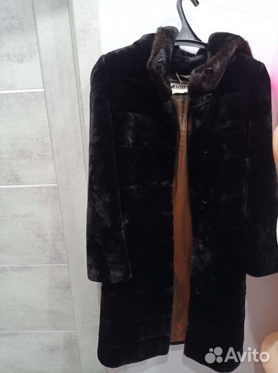 Шуба мутоновая с капюшоном 44 46