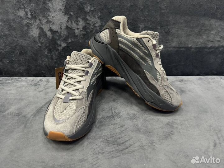 Кроссовки Adidas yeezy boost 700 v2