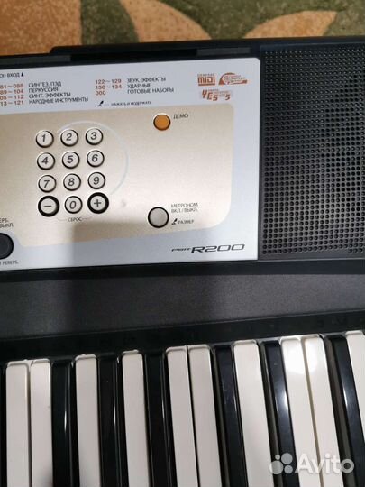 Синтезатор Yamaha PSR200