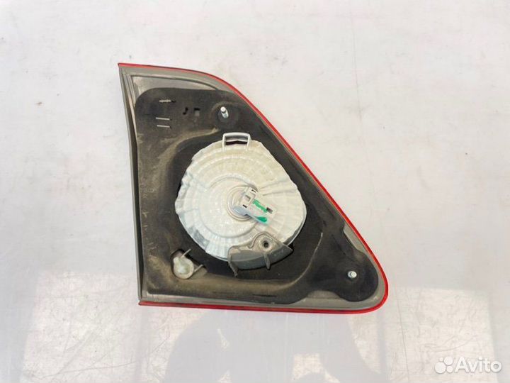Фонарь в крышку багажника правый Toyota Corolla