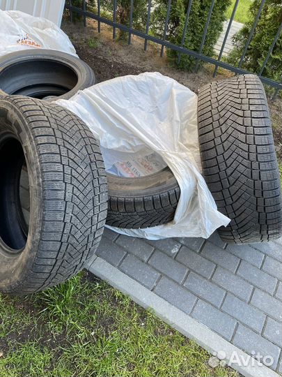 Pirelli Ice Zero FR 285/60 R18