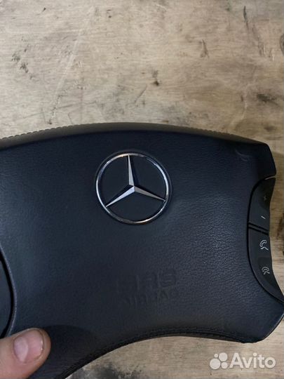 Подушка безопасности водителя Mercedes-Benz