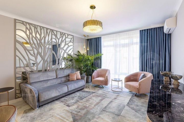 2-к. квартира, 65 м², 13/19 эт.