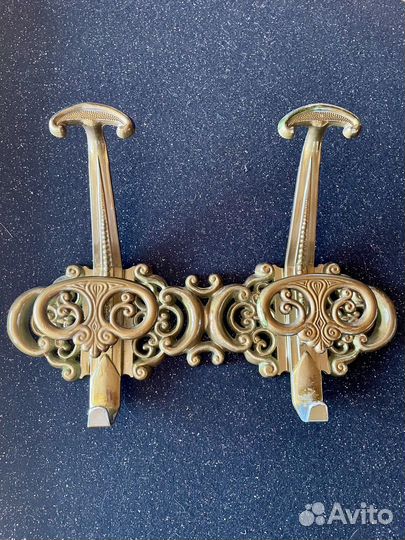 Вешалка настенная металлическая