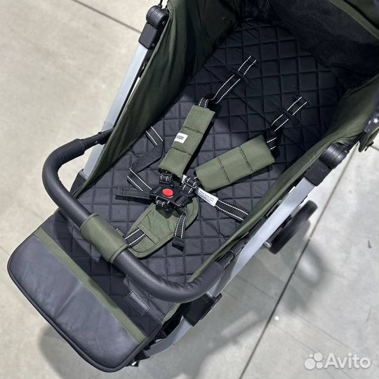 Прогулочная коляска новая