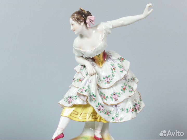Старинная фарфоровая статуэтка. Volkstedt