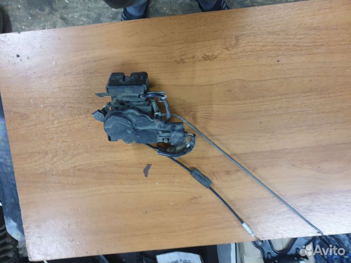 Замок, ручка двери Pontiac Vibe