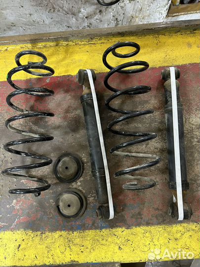 Амортизаторыи пружины в копмлекте peugeot 301