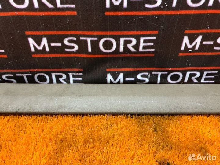 Накладка на порог салона передняя правая Volvo