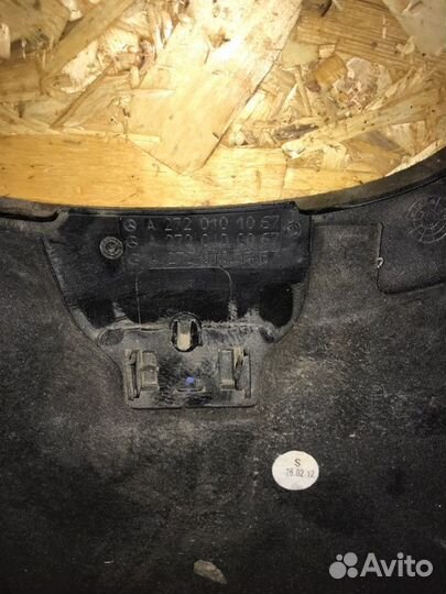 Декоративная крышка двигателя Mercedes-Benz