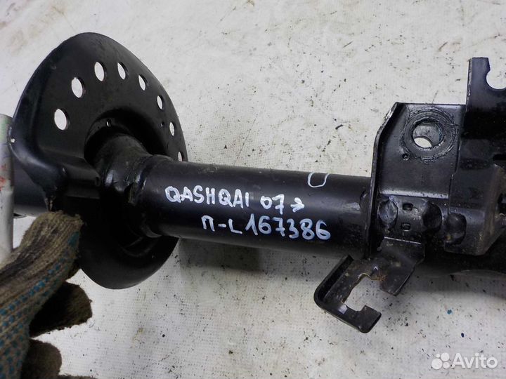 Амортизатор передний левый Nissan Qashqai