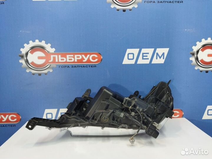 Фара правая Toyota Land Cruiser 200