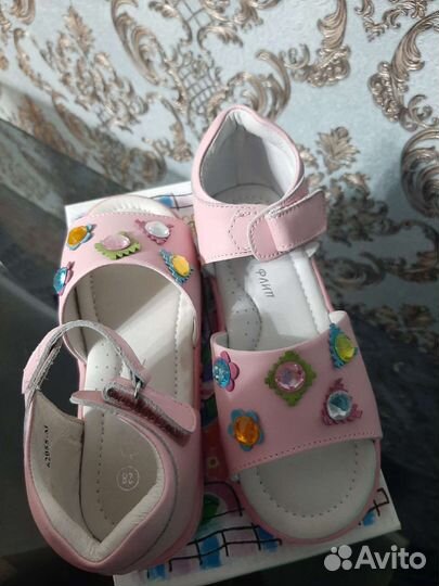 Босоножки для девочки новые