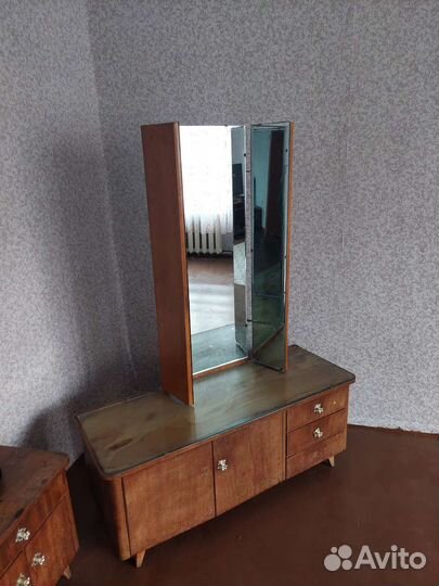 1950 г тумбочка и трельяж из гарнитура Улла