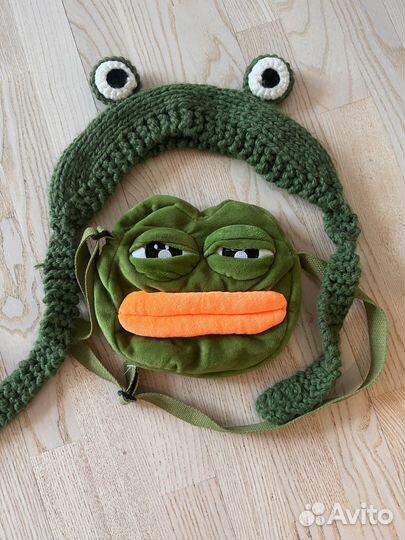 Шапка и сумка лягушка