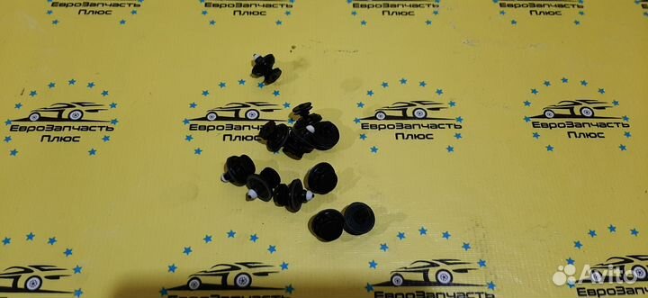 Клипса обшивки двери Ford Focus 2