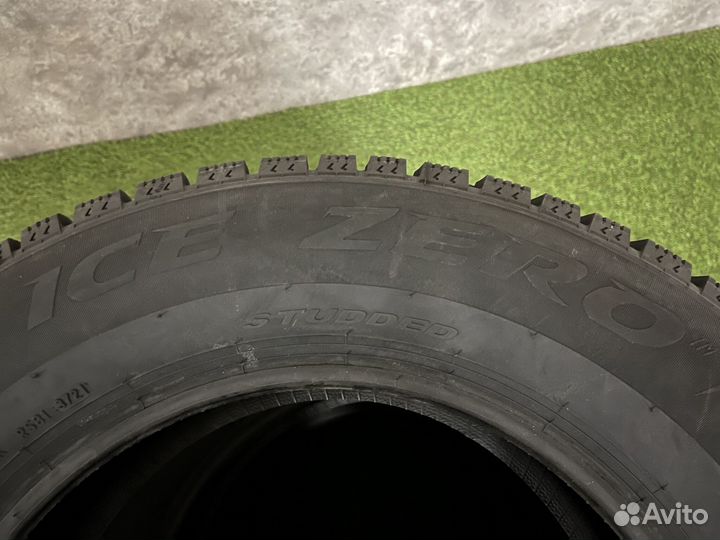 Pirelli Winter Ice Zero 235/55 R20 105T