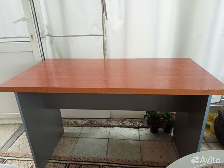 Письменный стол