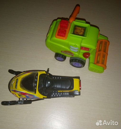 Комбайн и снегоход