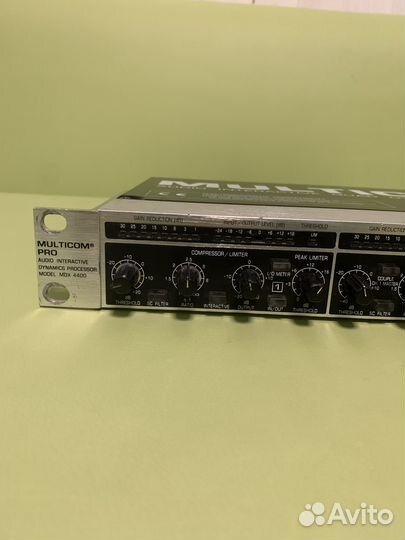 Компрессор 4канальный Behringer Mdx4400