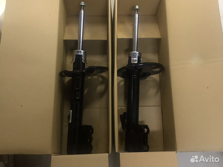 Передние амортизаторы Тойота Highlander 2013-2019