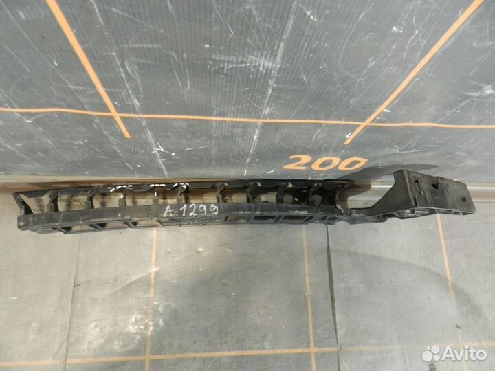 Направляющая бампера заднего -Skoda Octavia A7