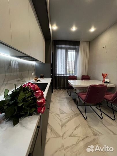 Угловая кухня на заказ. Фабрика в Омске