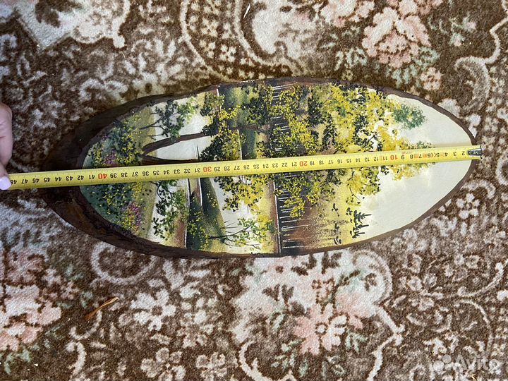 Картина из камня на спиле дерева