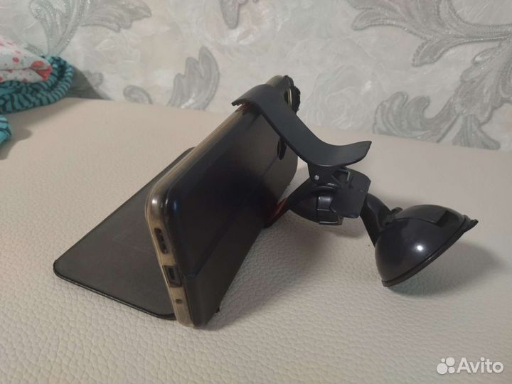 Держатель для телефона в машину