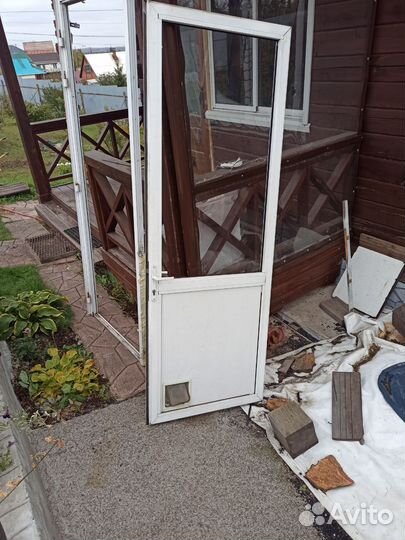 Дверь пластиковая входная