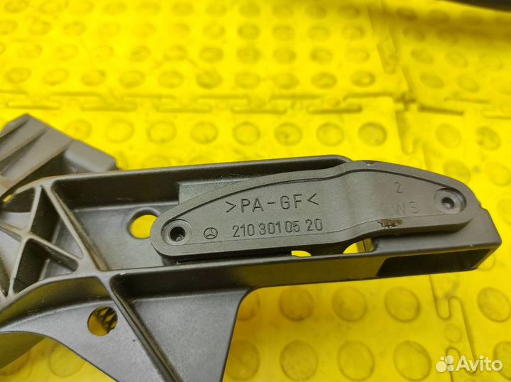 Педали комплект Mercedes-Benz S210 M113.940 4.3