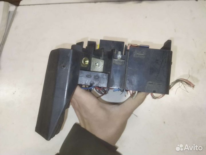 Блок предохранитель Mitsubishi Pajero 3 2000-06