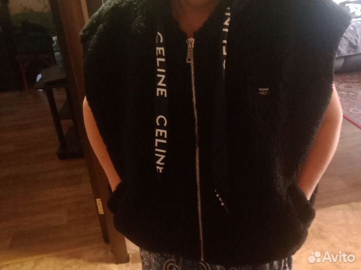 Жилетка с капюшоном