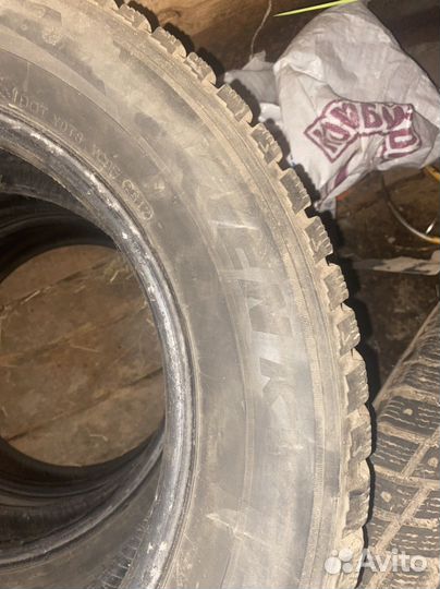 Kumho I'Zen KW22 215/60 R16 99T