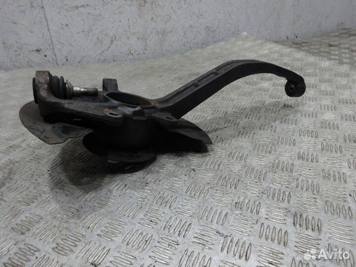 Кулак поворотный передний правый Мерседес 164