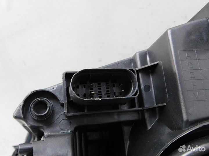 Фара правая Mercedes-Benz C-Class