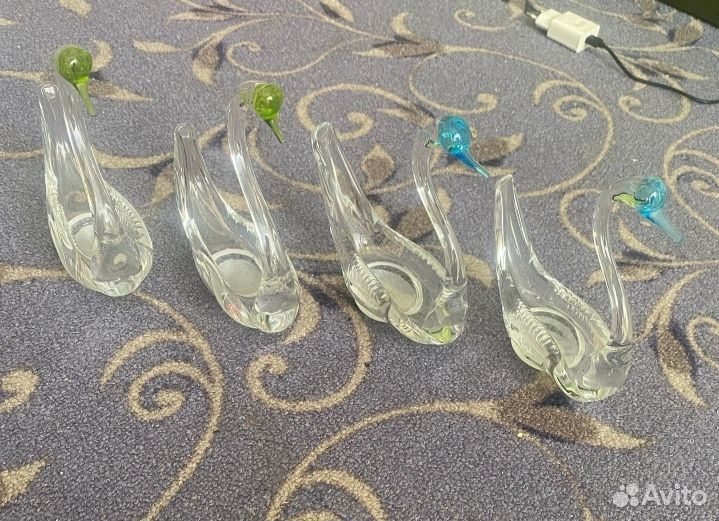 Стеклянные лебеди