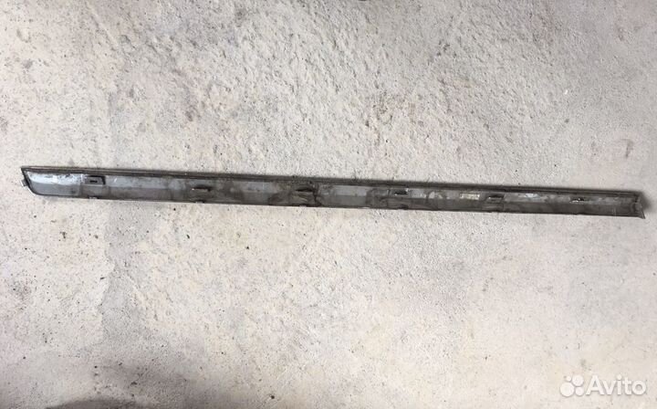 Молдинг двери правой передней Volvo XC60 2008-17