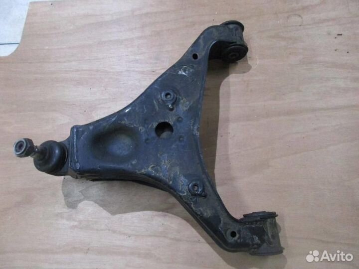 Рычаг передний нижний правый w906 Sprinter