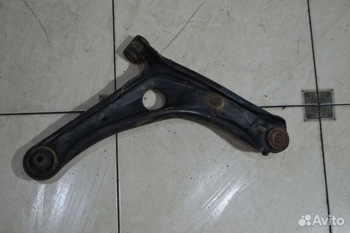 Рычаг передний левый Toyota Yaris