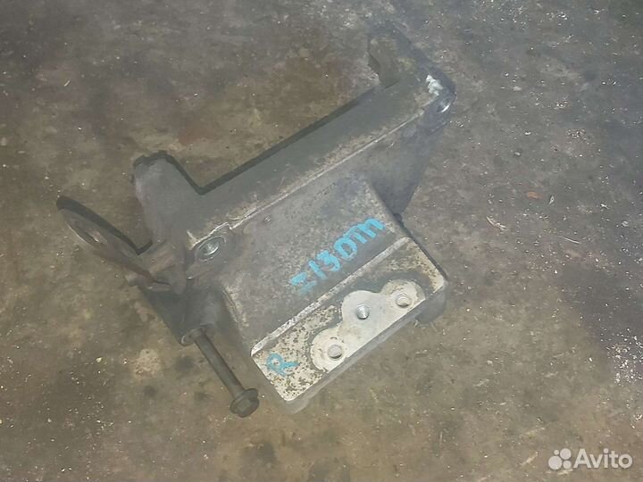 Кронштейн крепления двигателя z13dth Opel Astra h