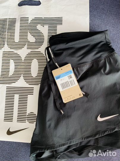 Шорты Nike женские, размер М (оригинал)