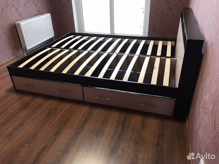 Кровать двухспальная с матрасом